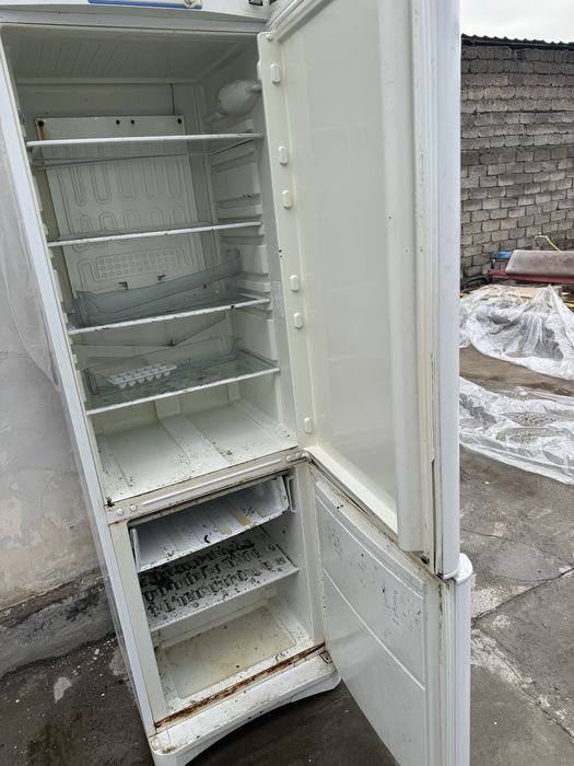 продается холодильник indesit