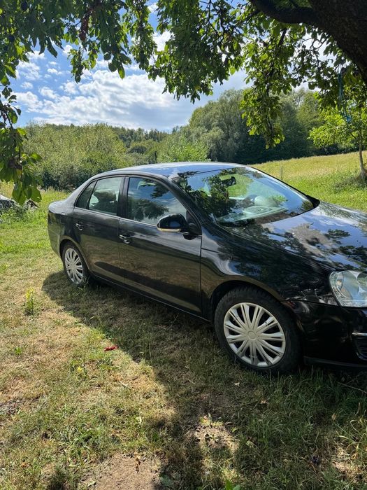Volkswagen Jetta, 2.372 € — imagine 3