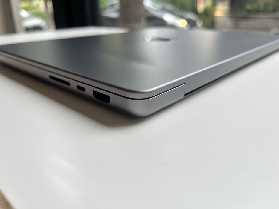 Macbook Pro A2442 14” M1 16GB RAM