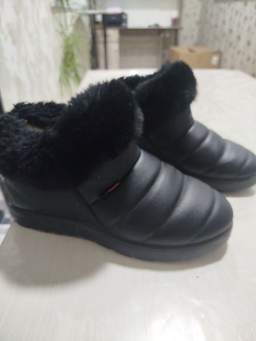 Теплые меховые ботинки - угги