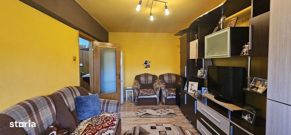 Vandapartament de 3 camere,decomandate ,confort 1 situat pe str.Uzinei