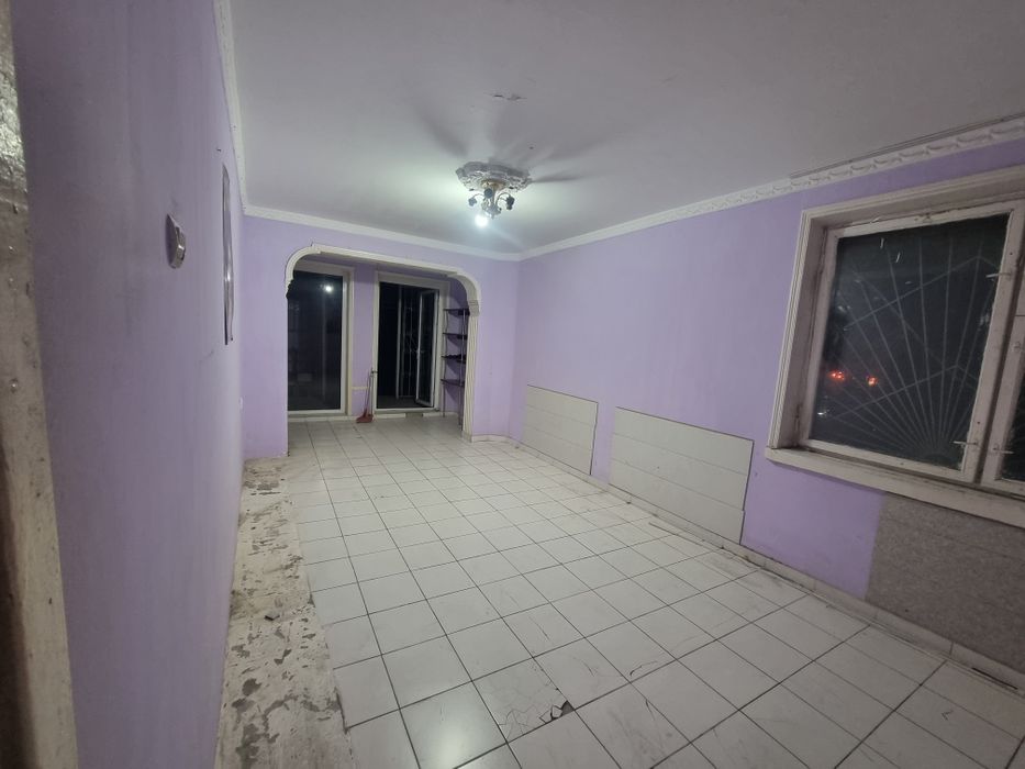 Нотурар жой ижарага берилади 5 мактаб йони