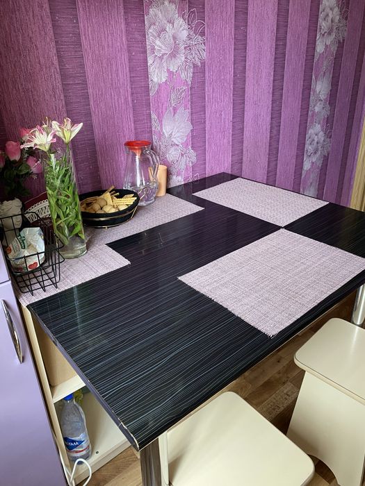 Продам кухонный стол