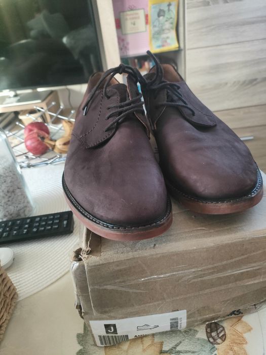 Pantofi Clarks piele nabuc maro închis 44 că noi