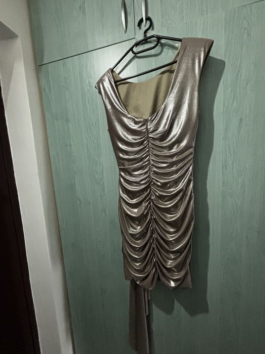 Vand rochie pt ocazii