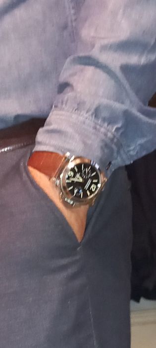 Часы швейцарские оригинал бу 2018г