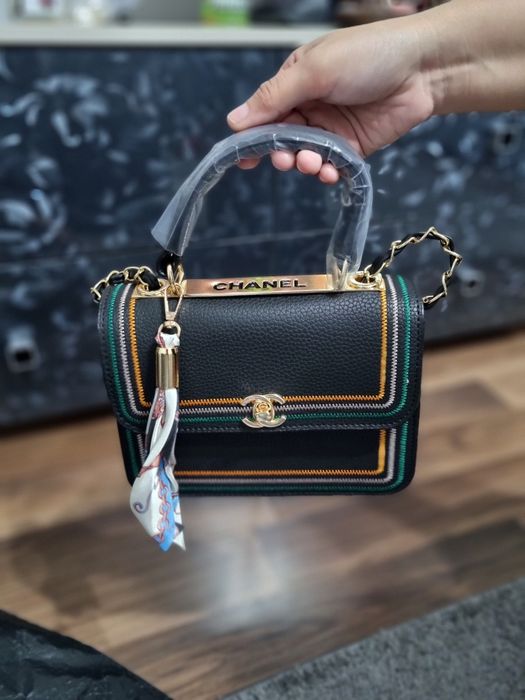 Geanta de dama mana Chanel