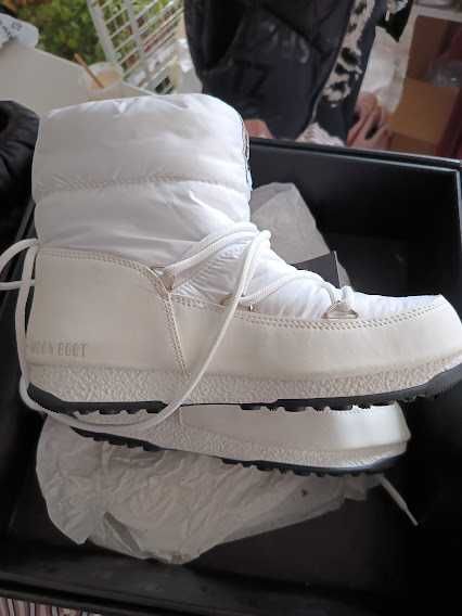 Дамски боти на бранда Moon Boot