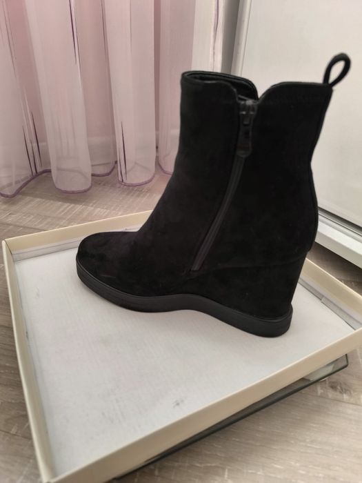 Дамски велурени боти