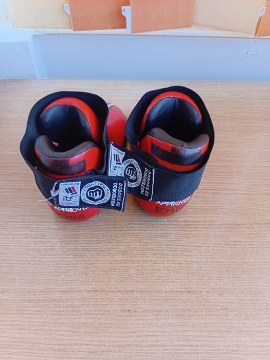 Echipament Taekwondo, 2 casti