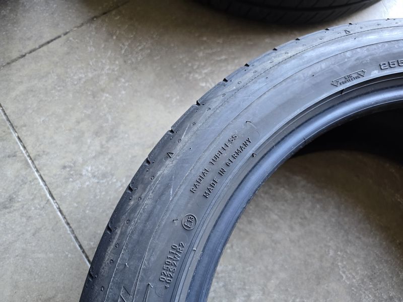 285/40/20//255/45/20 DUNLOP