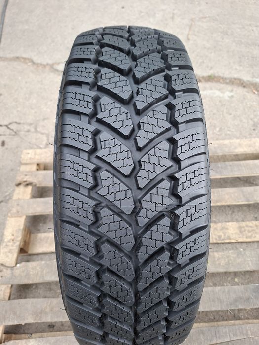 1бр. Нова 225/70/15C Petlas Full Grip PT 935