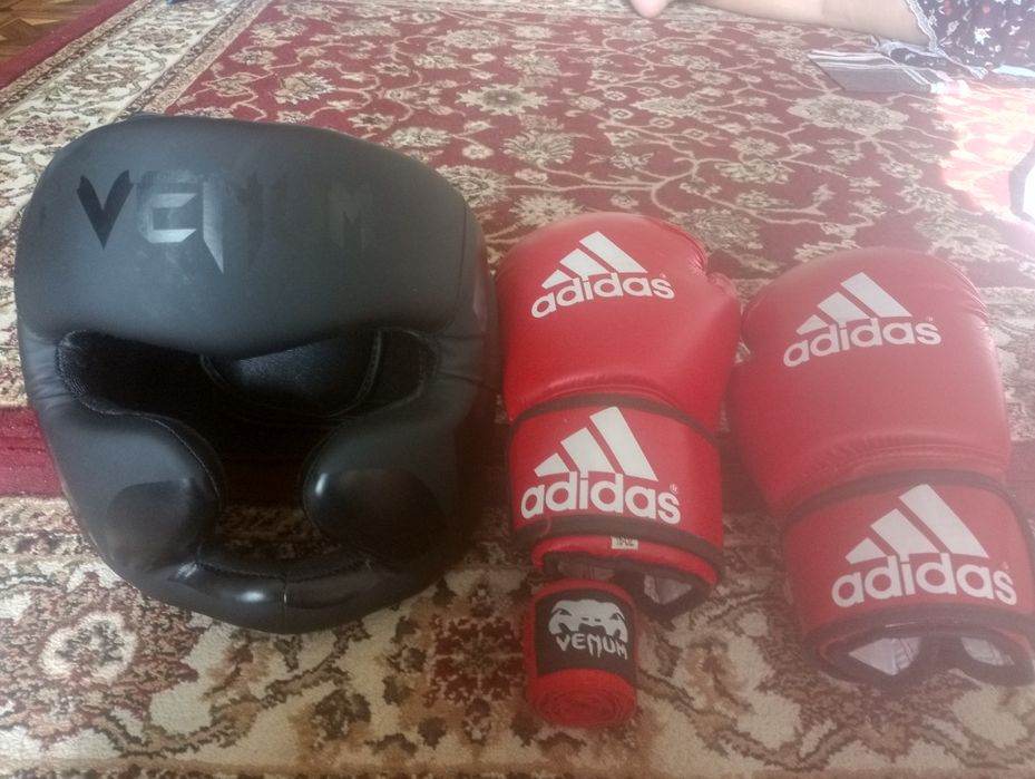 Перчатка боксерские шлем