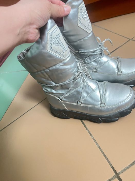 Продам детские дутики