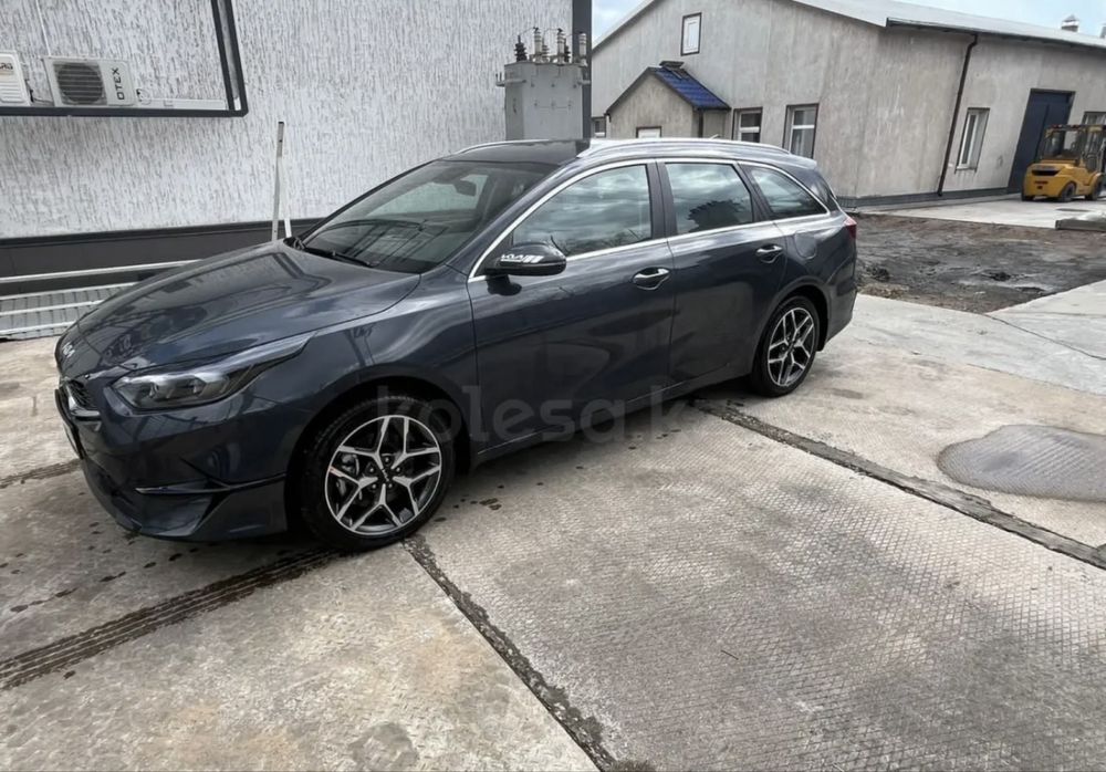 Автомобиль Kia Ceed