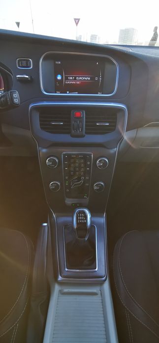 Volvo v40 2.0d D4 190cp euro5 panoramic  unic proprietar Înmatriculat