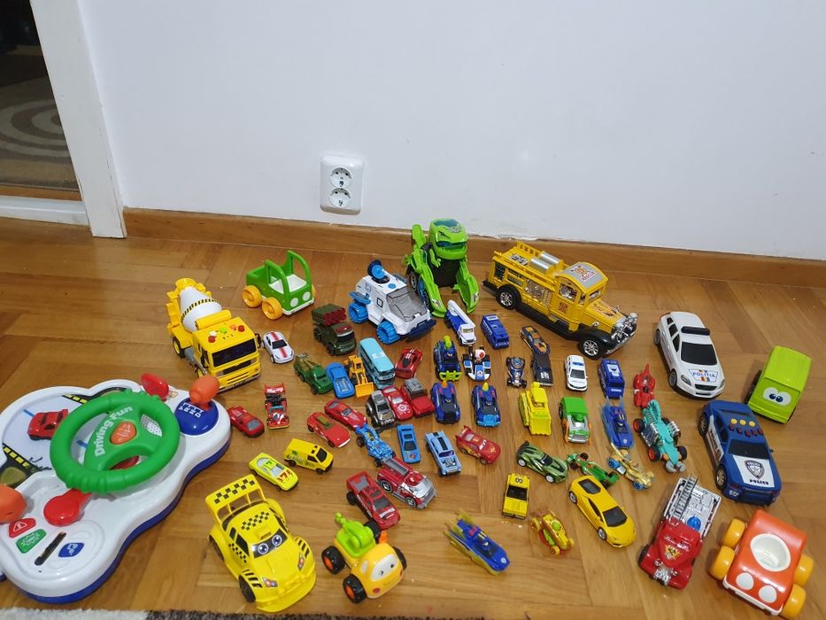 Lot mașinuțe în stare bună