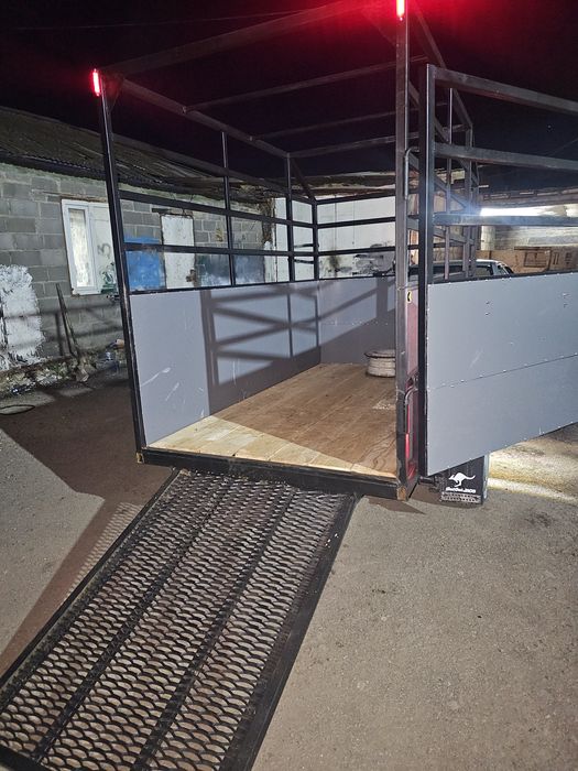 Продам прицеп коневоз, с документами,