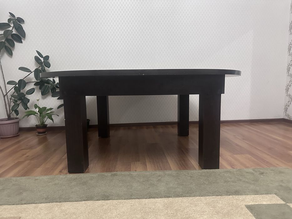 Продается круглый стол