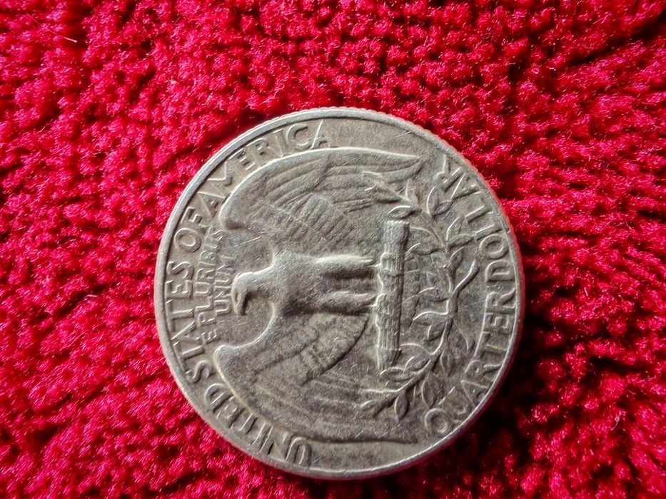 Diferite monezi pentru colecționari