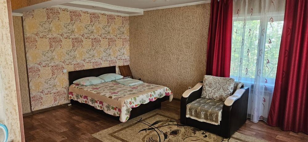 1,5 на площади Ушанова (А. Кашаубаев 5)