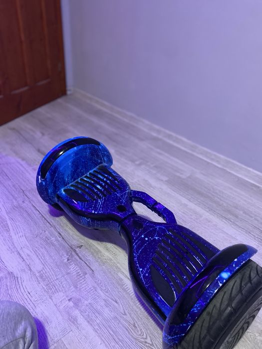Vând Hoverboard, model recent, puțin folosit!