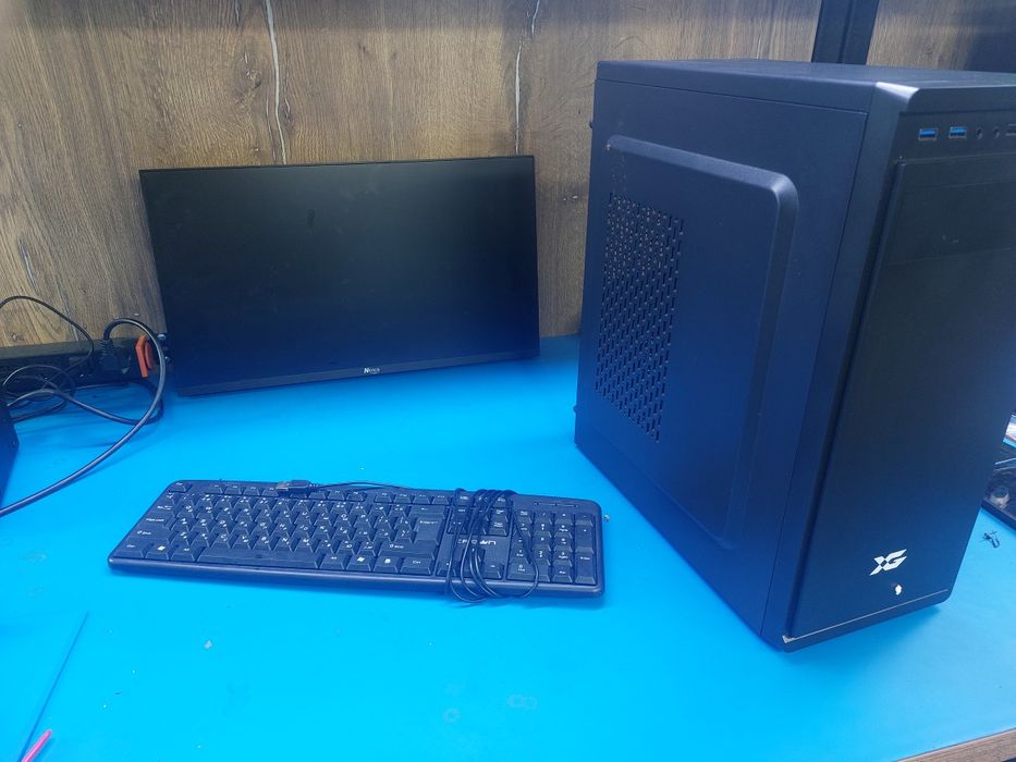 Компьютер (системные,монитор,мышь, клава)