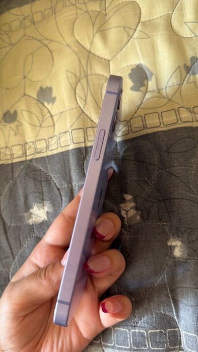 Продам Iphone 12