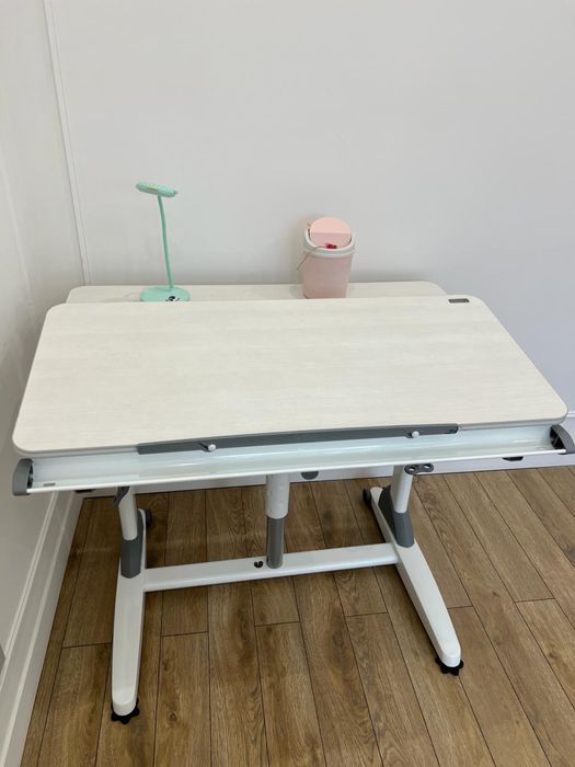 Стол парта трансформер для письма, чтения, рисования.