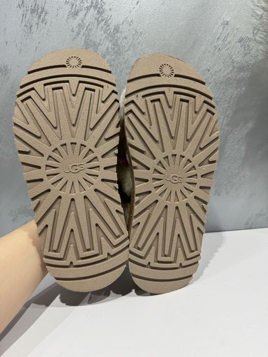 Пухени сандали UGG