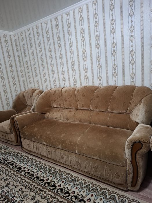 Продам диван с креслами