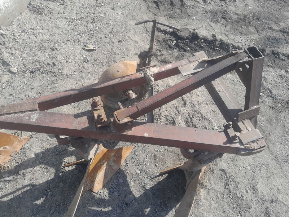 Продааам плуууг.