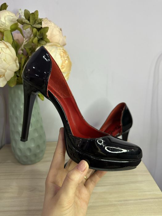 Обувки от естествен лак