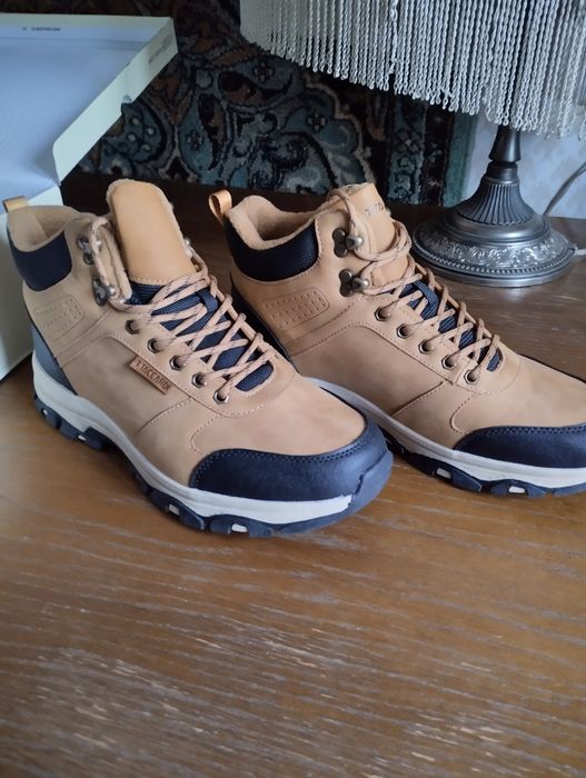 Продам зимние ботинки новые