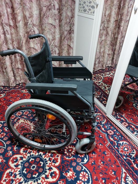 Продаю инвалидную прогулочную коляску