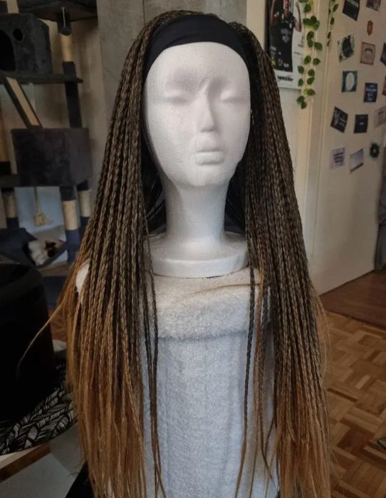 Перука кестенява