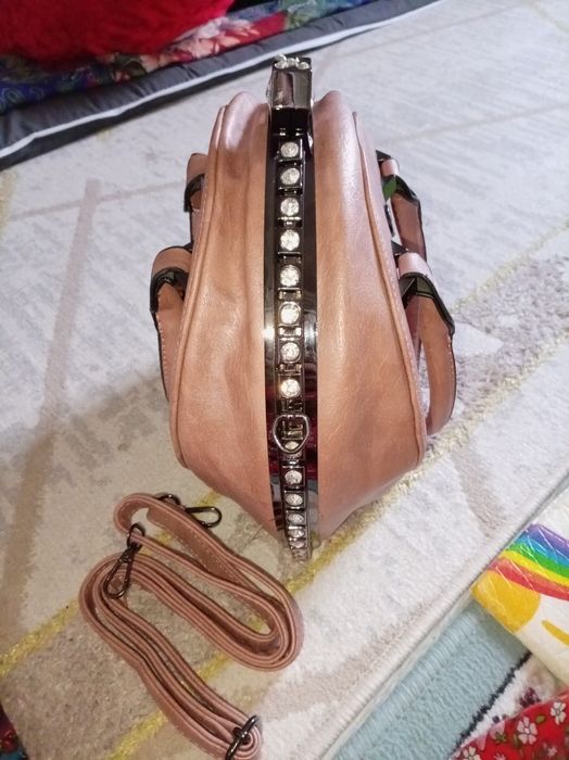 Женская сумка через плечо