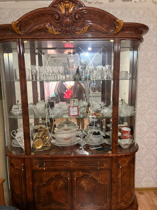 Стеклянная витрина продается