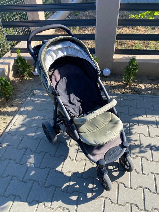 Carucior Joie + saculet iarna (cumparat separat), stare foarte buna