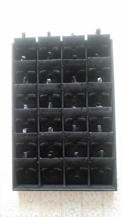 Подставка, чемодан органайзер для ювелирных изделий, прочих коллекций