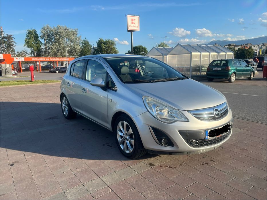 Продавам Opel Corsa D cosmo