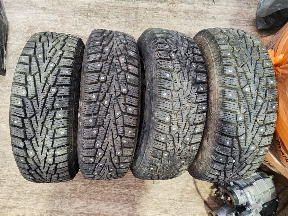 Продам комплект колес 175/70R13.