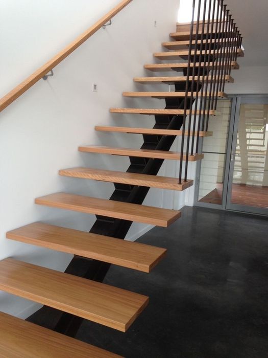 Realizăm la comandă: Scări pe un vang central