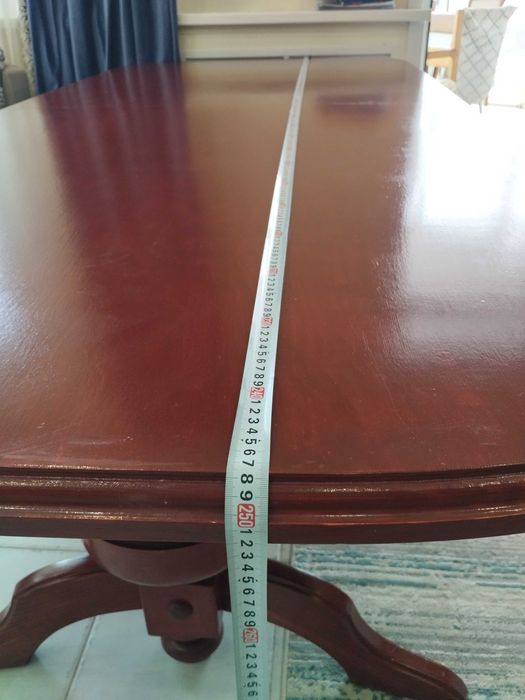 Продам стол для гостиной