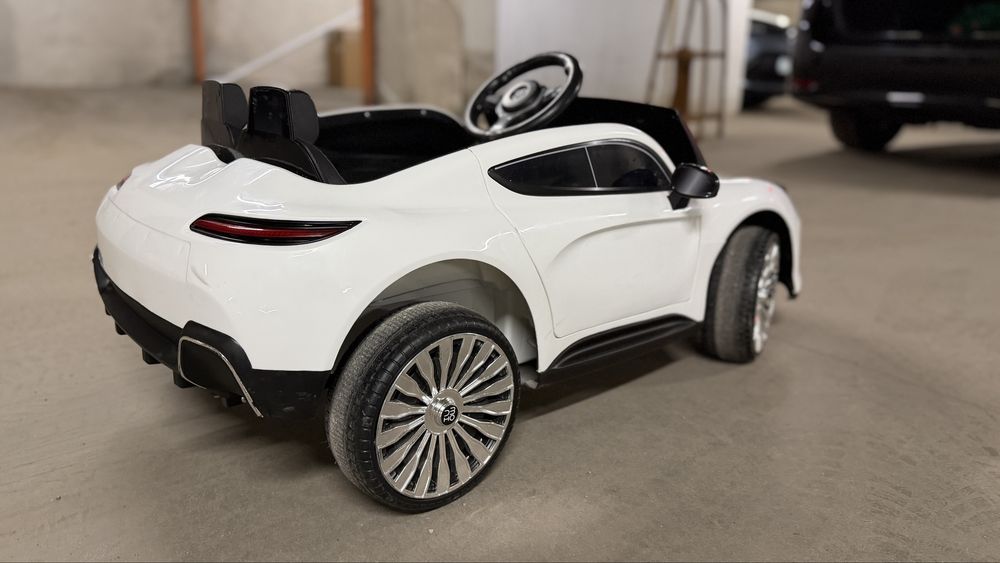 Детска електрическа кола с дистанционно, 12V, много запазена