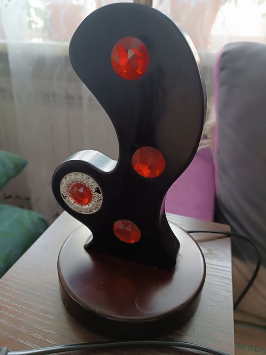 Продам лампу настольную