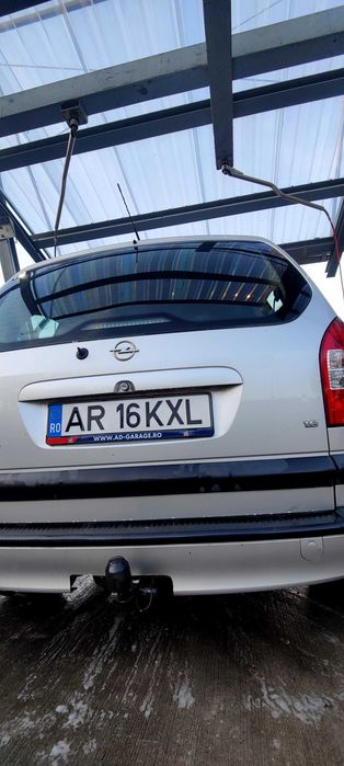 Opel Zafira T98 2004 1.6