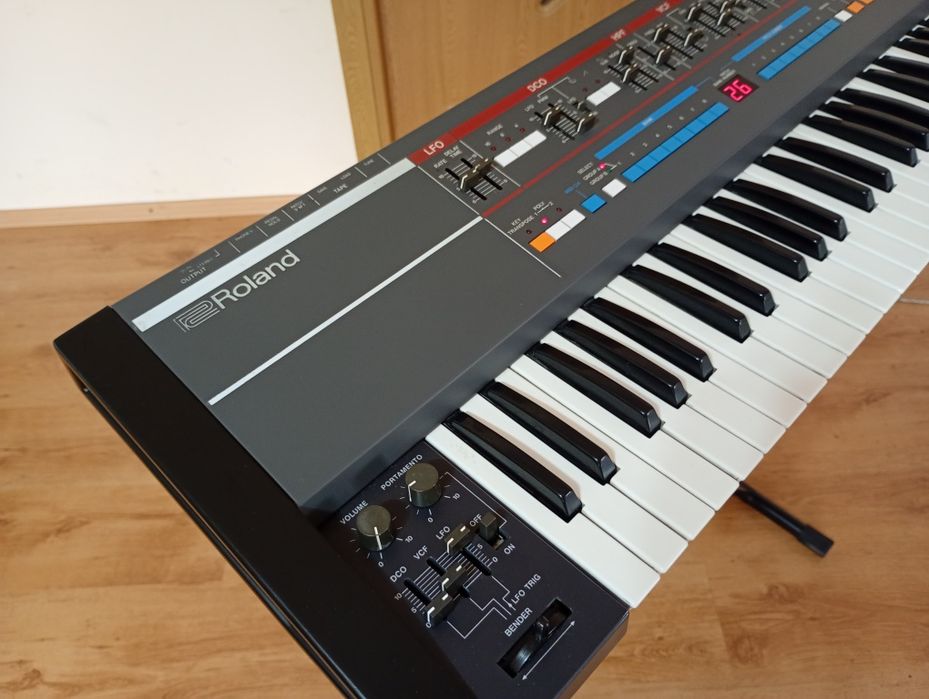 ROLAND JUNO-106 sintetizator orga pian