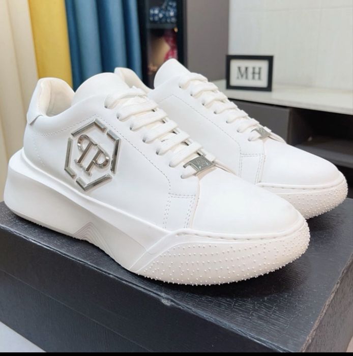 Model •PHILIPP PLEIN Godzilla Runner •MARIME •42