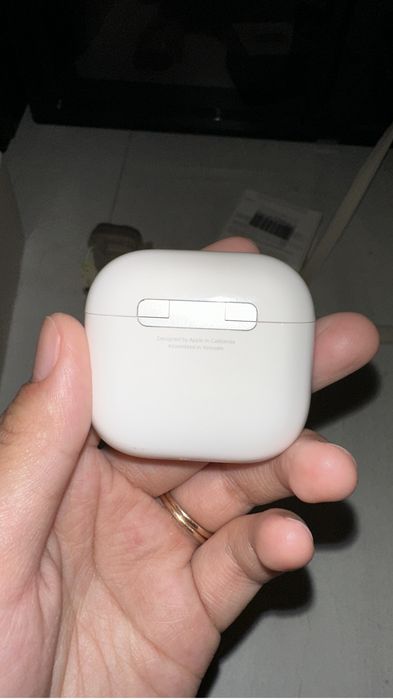 Продам AIRPODS 4 оригинал